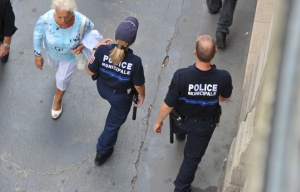 648x415_illustration-vie-quotidienne-policiers-municipaux-en-ville-patrouille-de-forces-de-police (1)